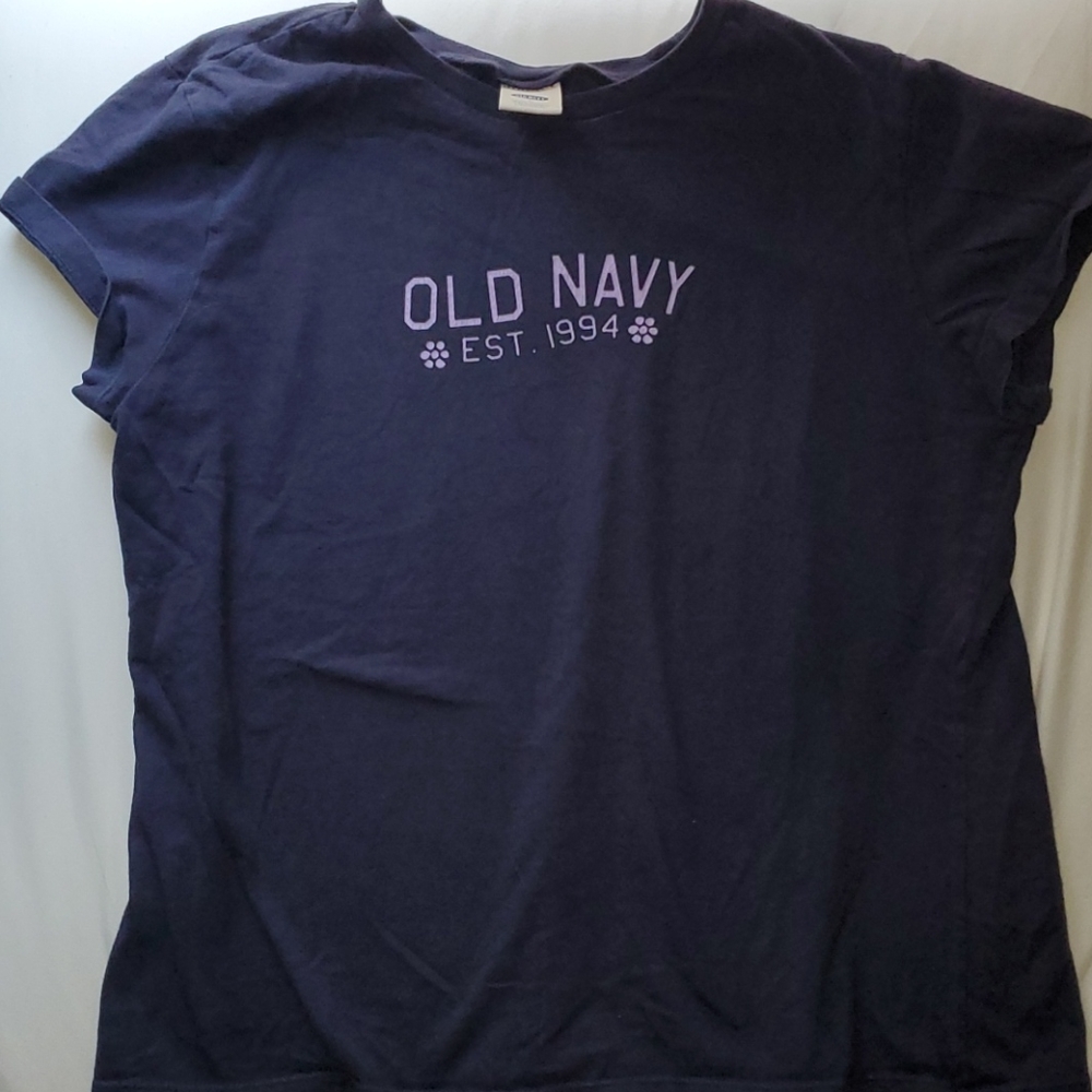 Old navy tee shirt